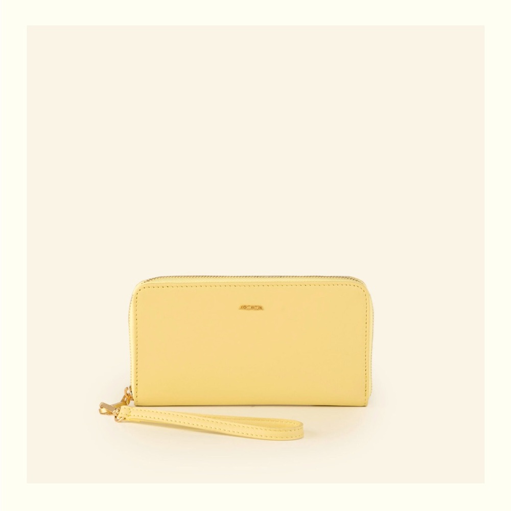 Wristlet Multi
Pockets Wallet pale yellow